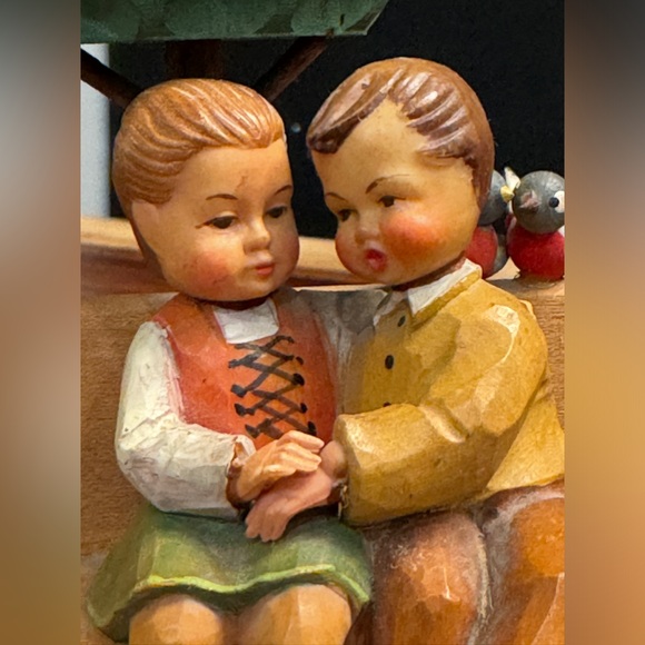 Thorens Wooden Music Box Boy and girl - Picture 9 of 11